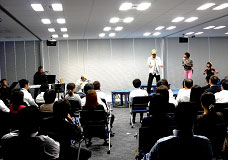 わらび座の演劇がスタート!